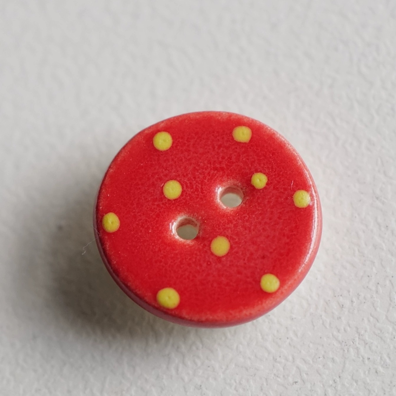 14mm一颗价格英国Stockwell手工陶瓷纽扣红色底黄绿迷你波点