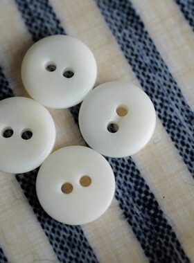 12mm多一颗价德国JIM两面可用两孔白色未染色象牙棕榈纽扣