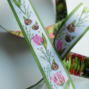 一米价16mm宽英国Textile Garden嫩草绿边郁金香球茎花卉图案织带