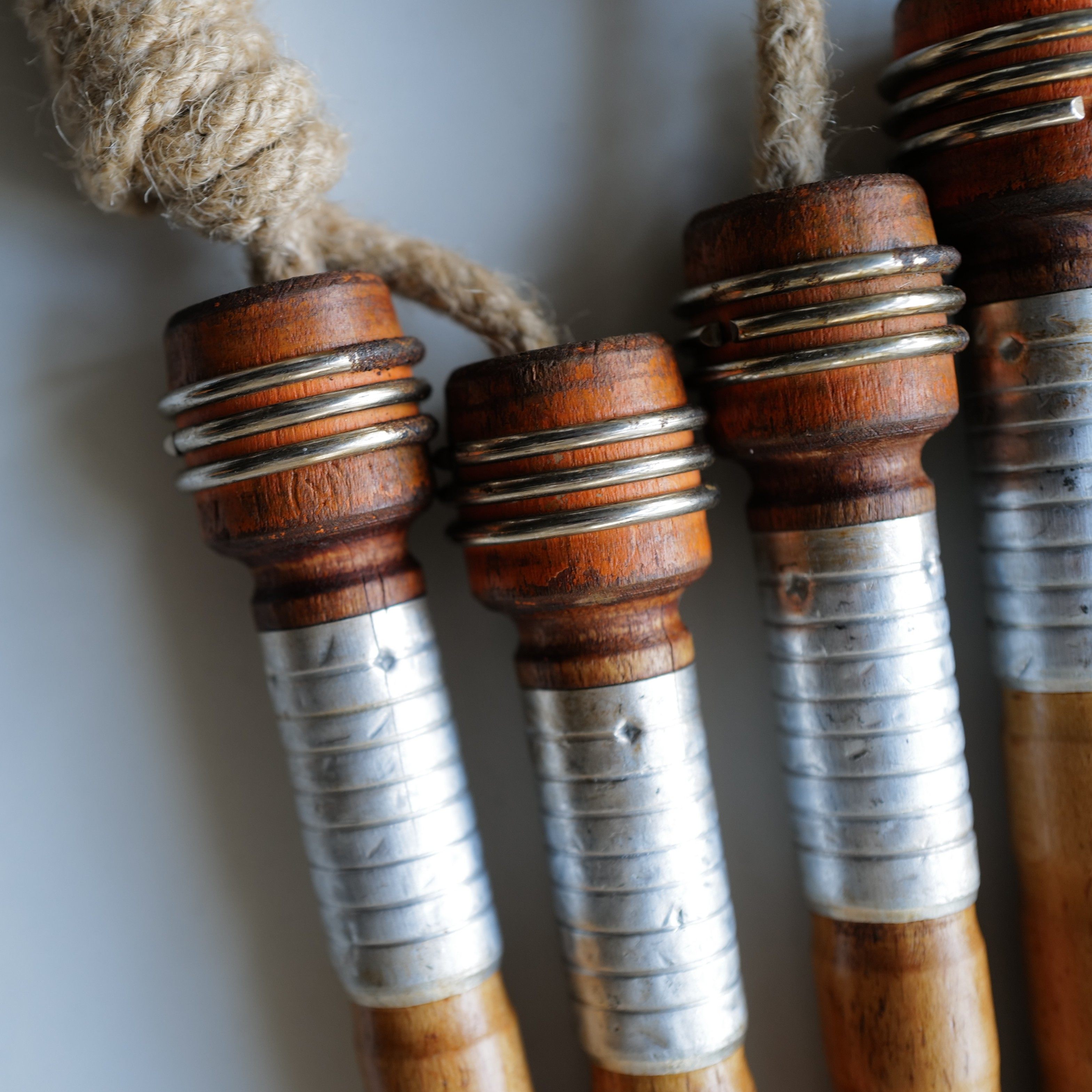 橘色古典跳绳健身礼物