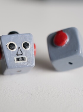 20mm×19mm一颗价德国JIM木质灰色脸机器人头鬼马童趣串珠