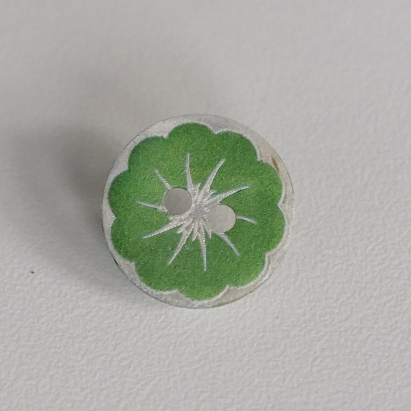 哑光贝壳绿色花朵纽扣