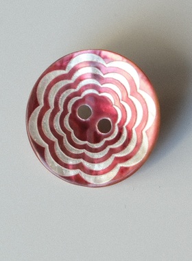 23mm一颗价英国Textile Garden光亮玫瑰红色镭射波纹花贝壳纽扣