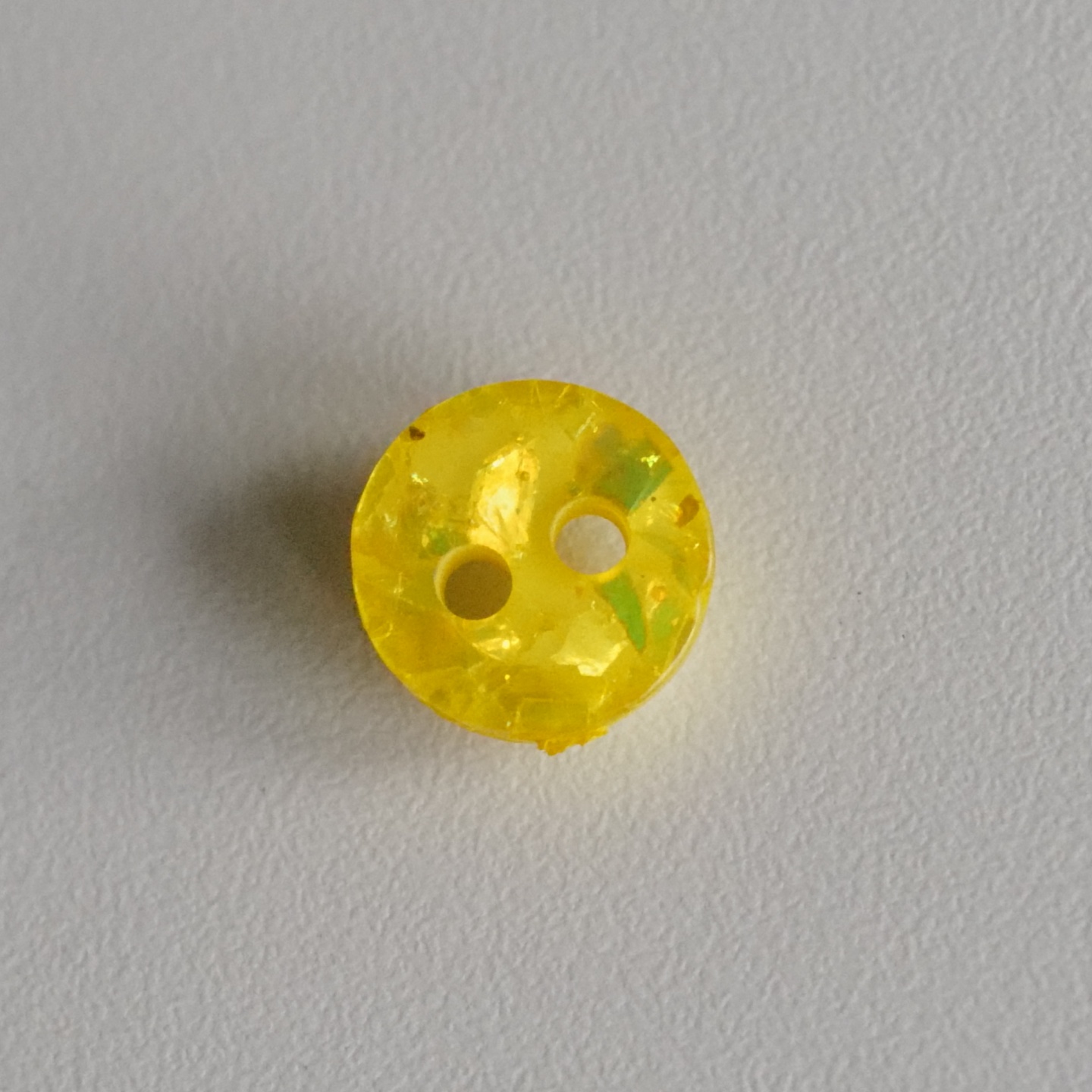 阳光黄色闪亮涤纶纽扣