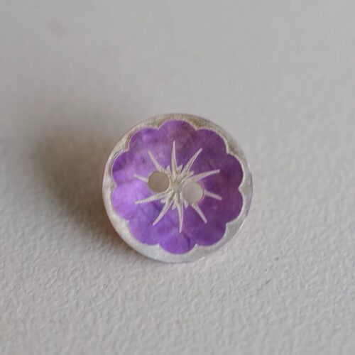 哑光紫藤色花朵贝壳纽扣