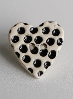 18mm一颗价英国Stockwell光亮白底黑色凹陷波点手工陶瓷纽扣