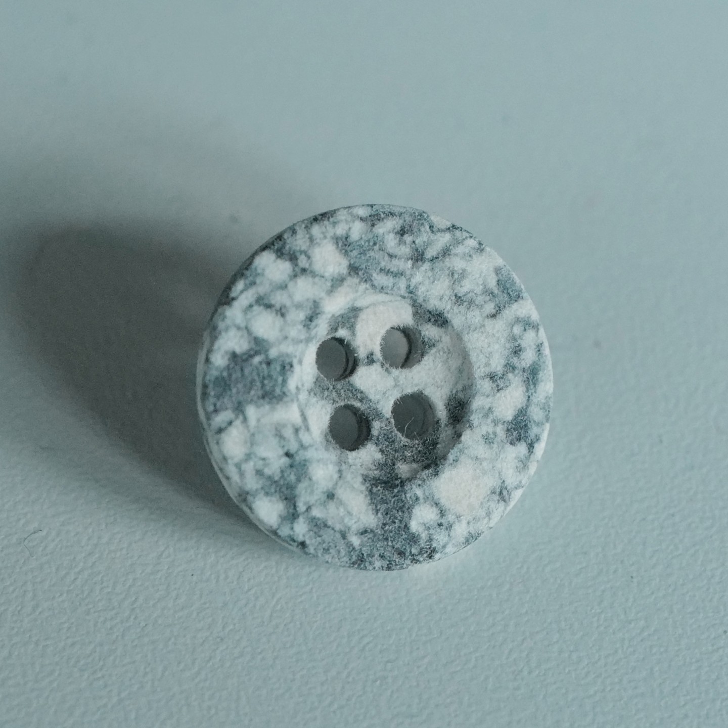 黑白交错艺术感再生树脂纽扣