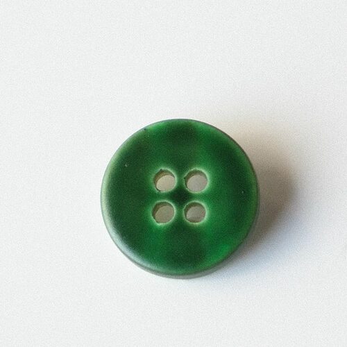 15mm森林绿哑光河贝纽扣