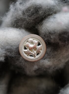 15mm一颗价格德国JIM磨砂金属龙胆花纹理玫瑰金色纽扣