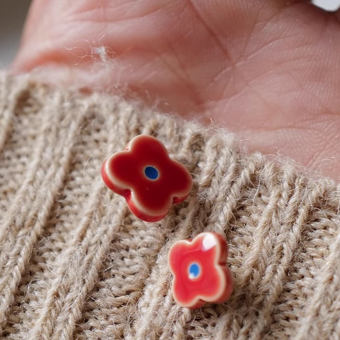 11mm红花蓝花蕊树脂纽扣