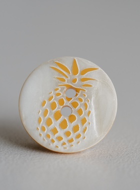 18mm一颗价英国Textile Garden白底贝壳橙色镭射菠萝图案纽扣