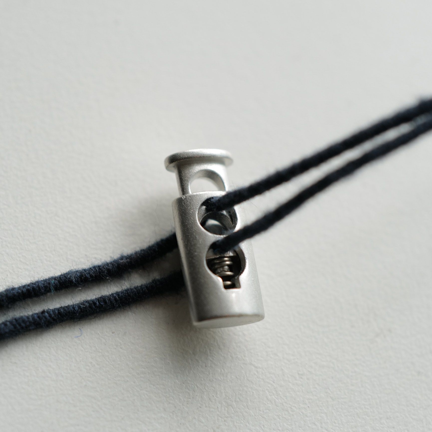 哑光镍质金属弹簧抽绳扣