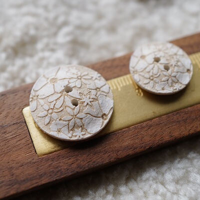 花朵刻纹仿椰壳可再生材料纽扣