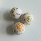 20mm1颗价德国JIM木质外包防水膜非常浅蓝灰白底手绘花卉串珠