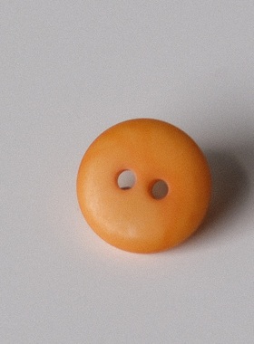 13mm一颗价格Textile Garden哑光赭石黄色简洁两孔象牙棕榈纽扣