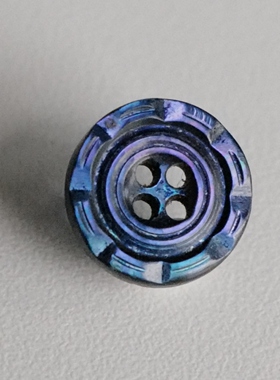 11mm仅1颗德国VINTAGE光亮蓝紫色刻纹边缘珍珠母贝MOP纽扣