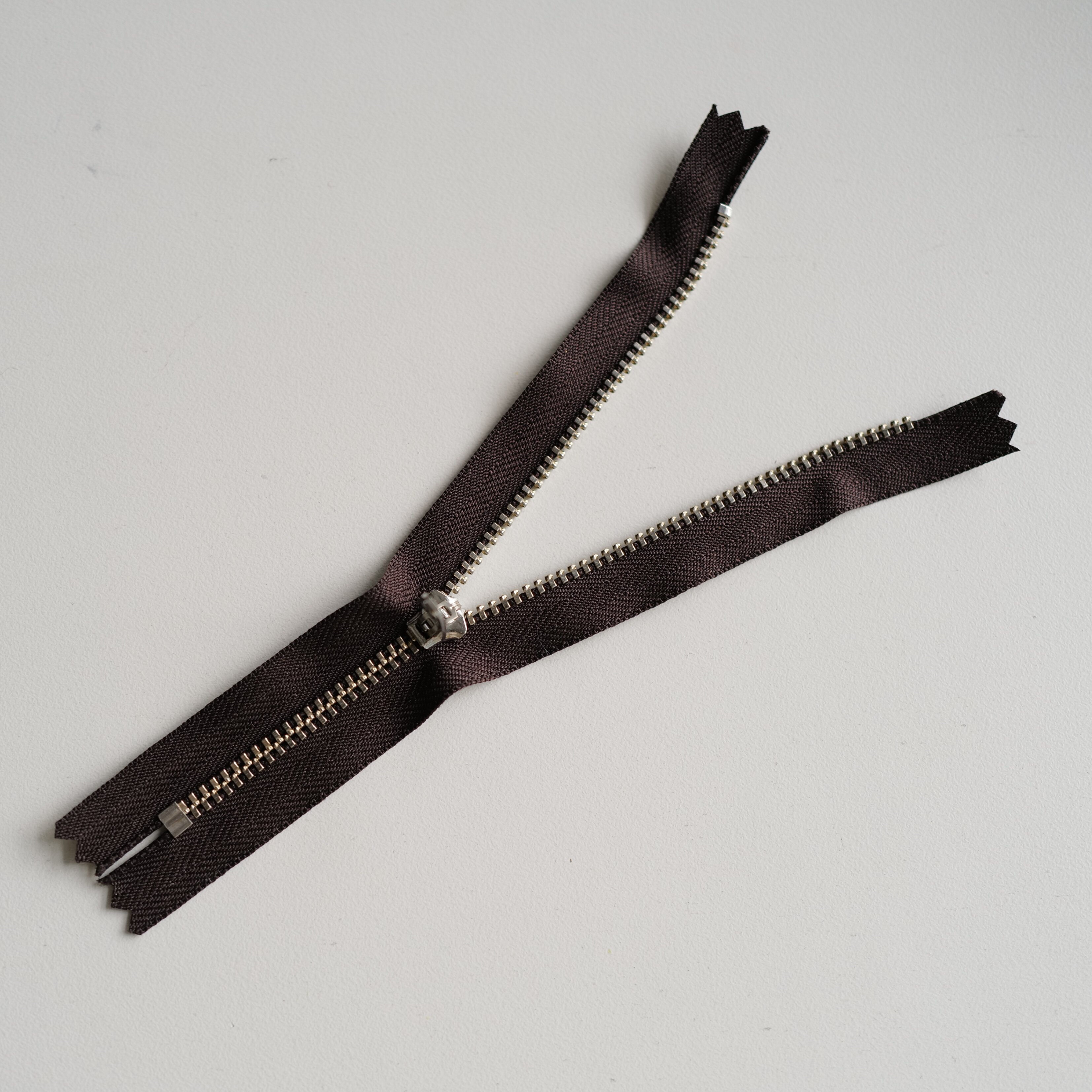 定制款YKK咖啡色镍拉链