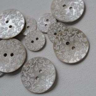 22mm一颗价英国Textile Garden自然贝壳白色凸出花纹纽扣