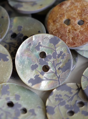 18mm一颗价格英国Textile Garden银底灰紫色枝叶贝壳纽扣