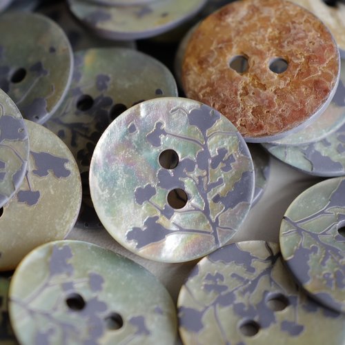 18mm银底灰紫色枝叶贝壳纽扣