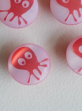12mm一颗价英国Textile Garden水光感灰白底有眼睛的红色章鱼纽扣