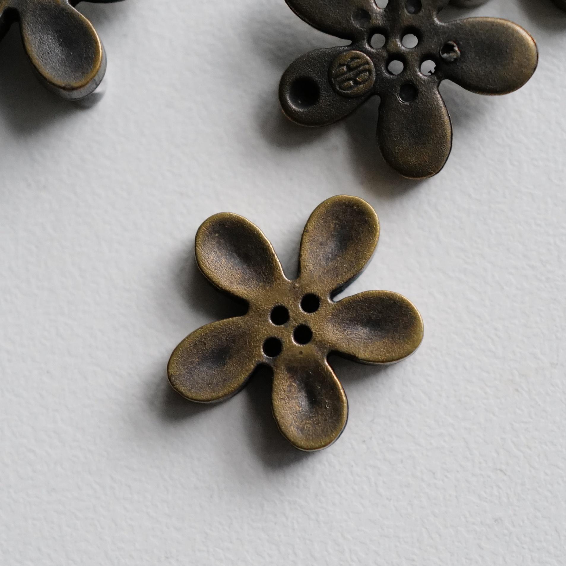 非金属材质镀青铜色花朵纽扣