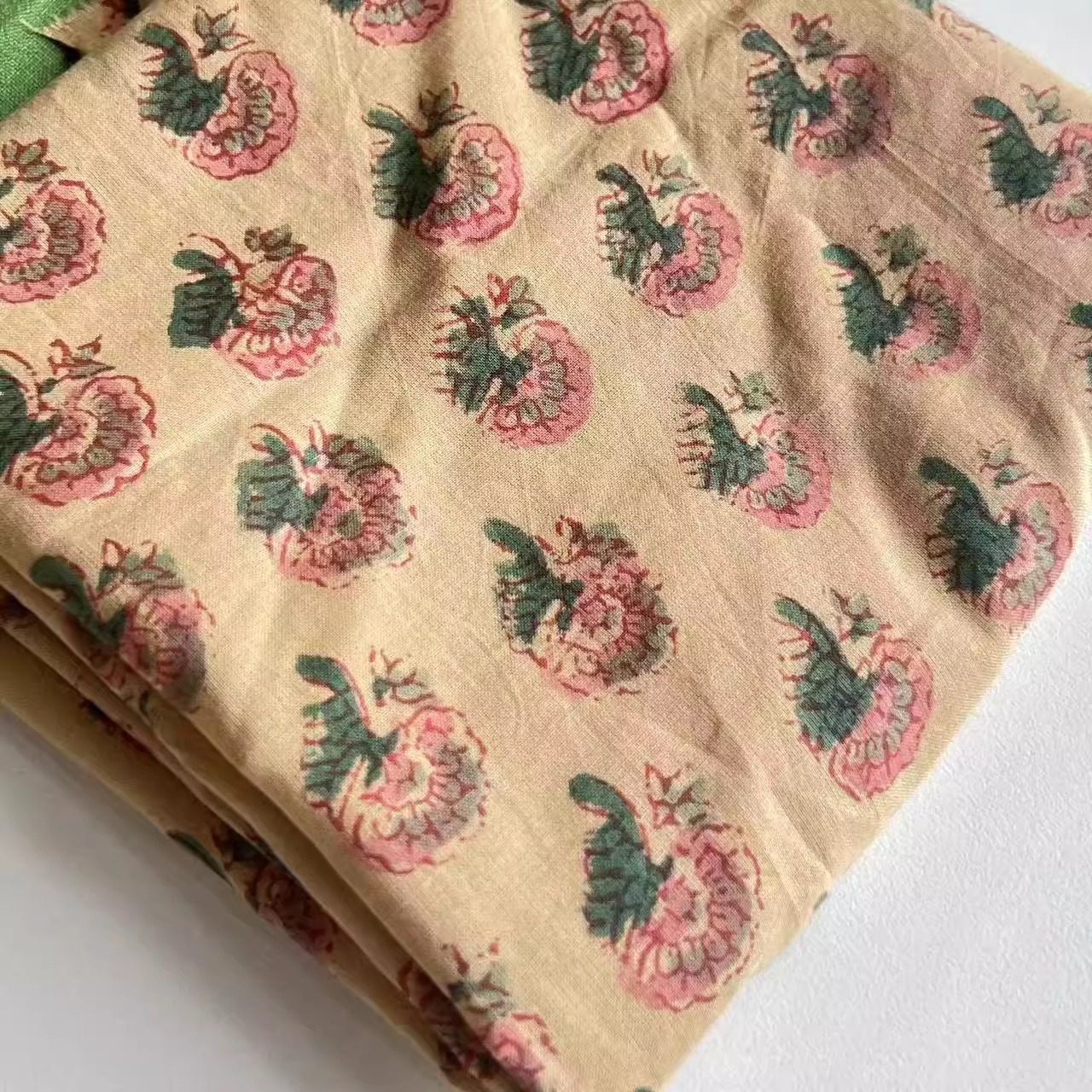 乳粉印花印度棉布244cm长