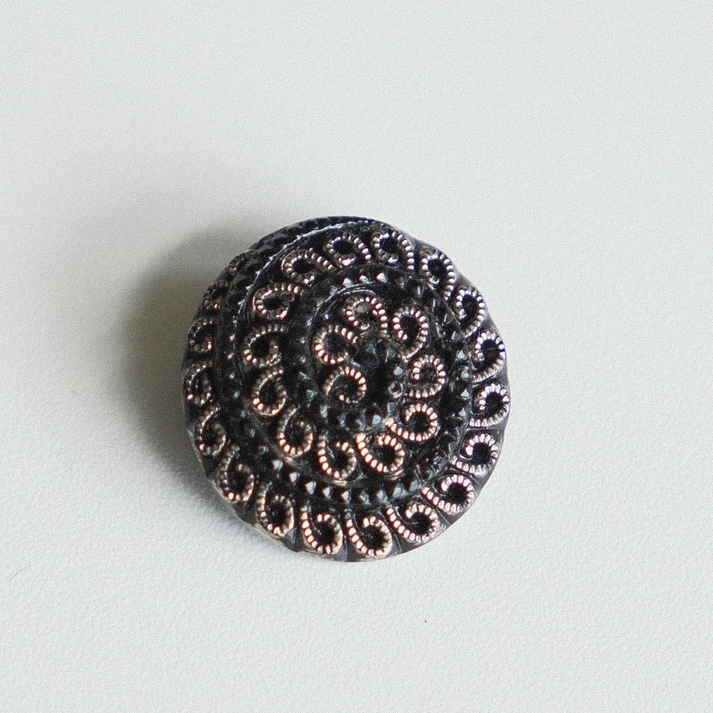 23mm仅1颗法国Antique1930时期银色浮雕线圈黑色玻璃纽扣