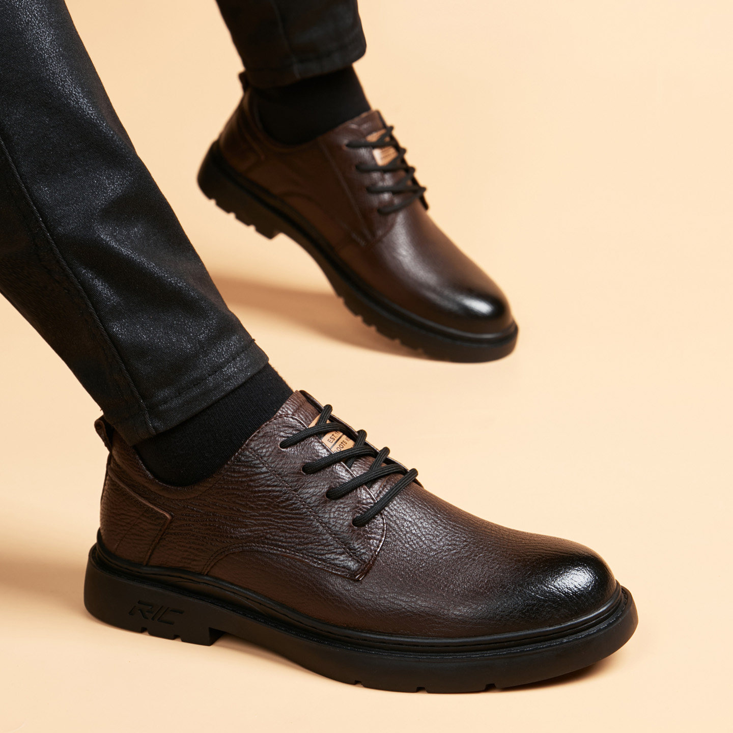 男士皮鞋商务正装羊皮2025新款休闲软面皮潮棕色真皮德比男款鞋子