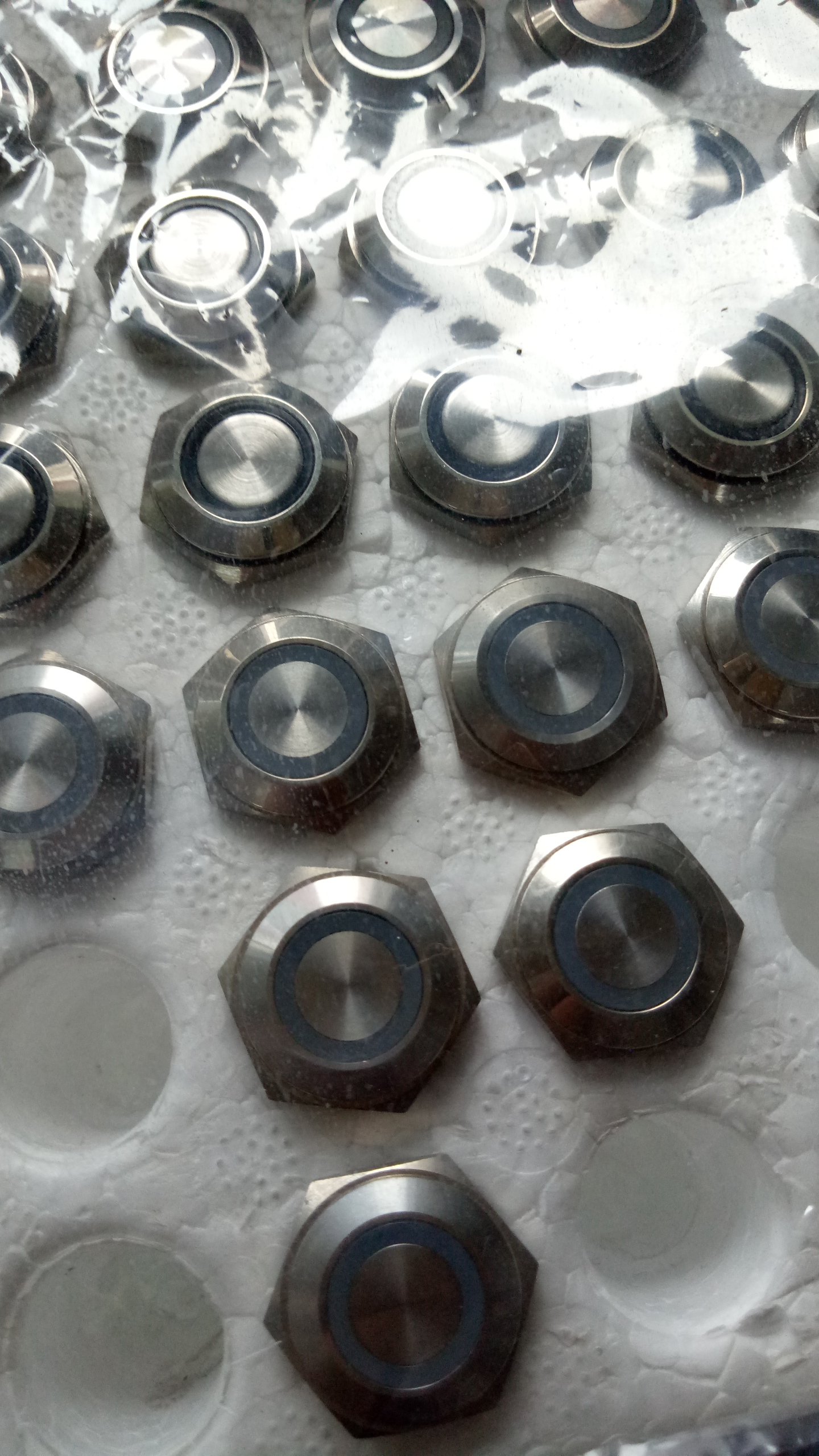 金属按钮25MM28mm30mm自复钮 自锁钮 平头环形带灯 
CE认证