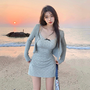 纯欲辣妹吊带短裙女早秋新款收腰显瘦设计感小个子性感包臀连衣裙