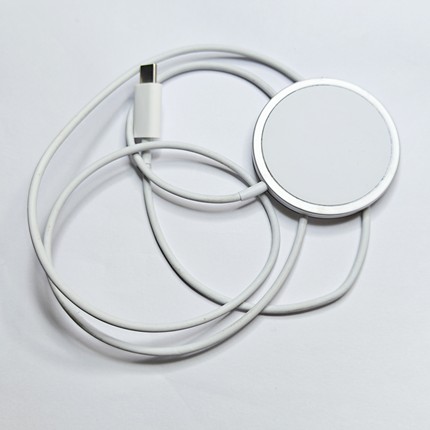 二手15W磁吸式无线充电器兼容magsafe iphone16pro/14/13/12