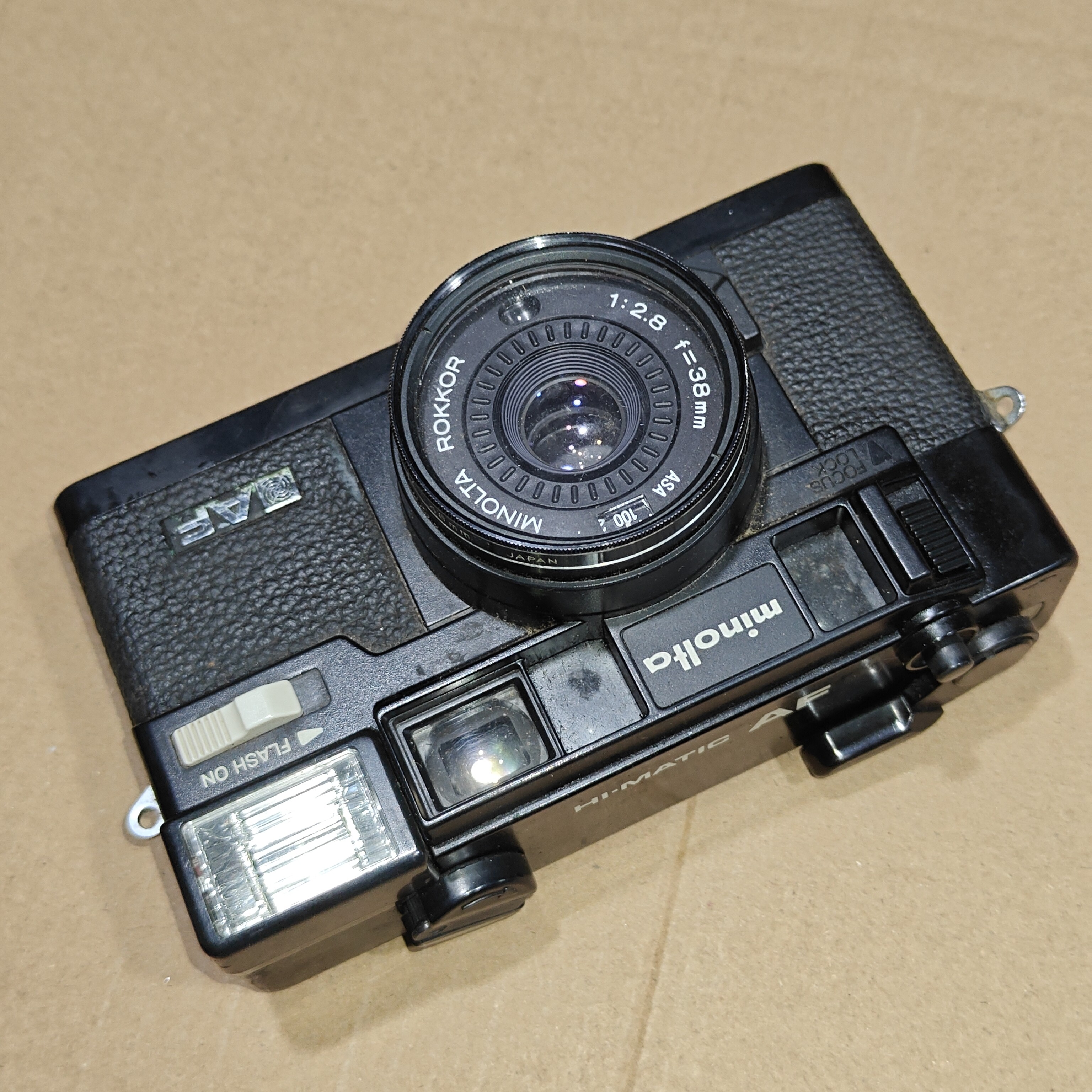 古董相机一台 电池烂掉了 只能当摆件