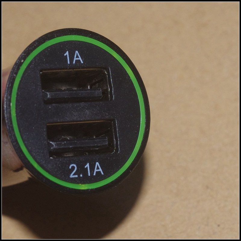 库存处理  HC8819方案 最大可达2.5A 迷你车充  车载手机充电器