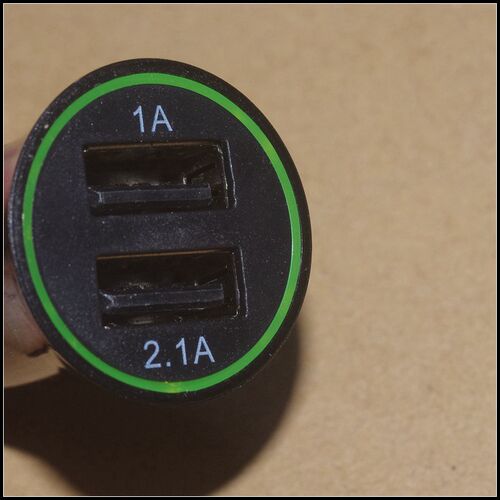 库存处理  HC8819方案 最大可达2.5A 迷你车充  车载手机充电器