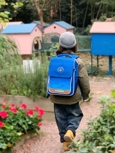 儿童护脊书包专柜1-3-6轻便学生