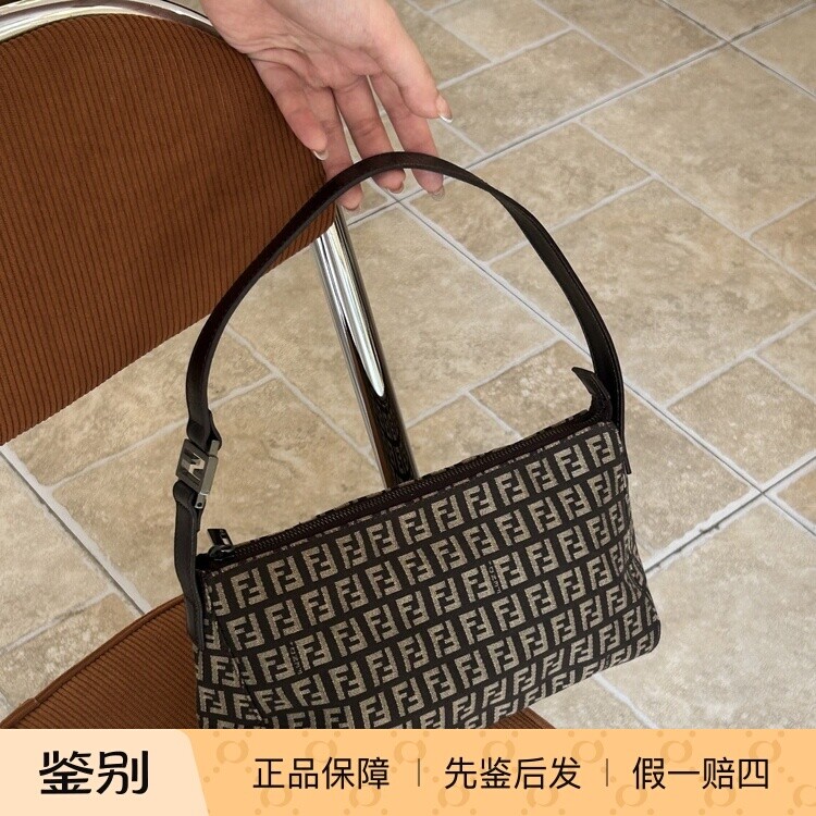 过鉴定全原装98新 二手中古包Fendi芬迪老花法单肩棍腋下包25*14