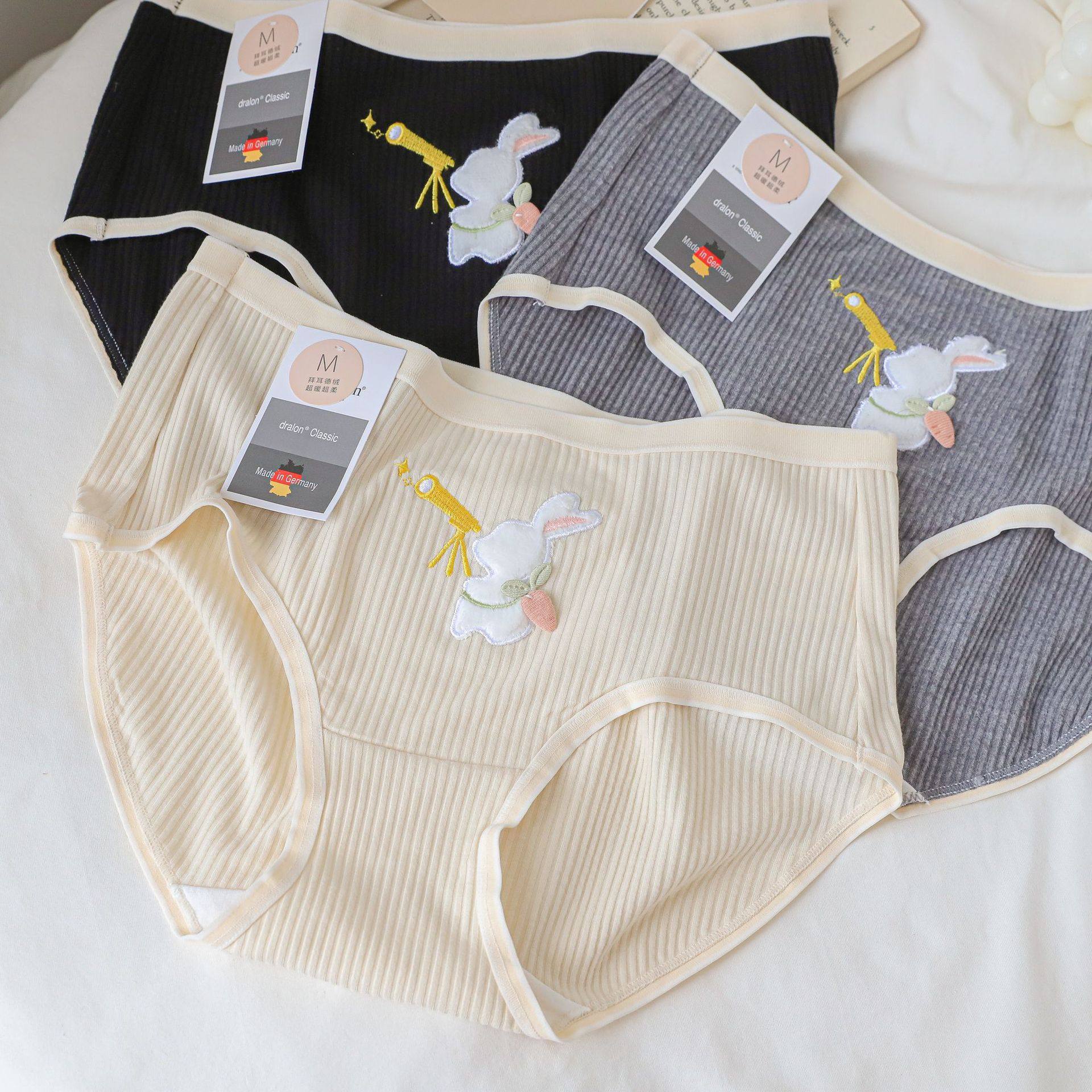 糯谜~德绒刺绣兔兔秋冬保暖可爱卡通抗菌中腰磨毛女士内裤少女,女士内衣/男士内衣/家居服,女三角裤,淘宝优惠券,粉丝福利购,淘宝优惠卷