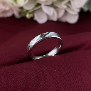 不掉色简约小众钛钢饰磨砂情侣对戒个性素圈闭口食指光面磨砂戒指