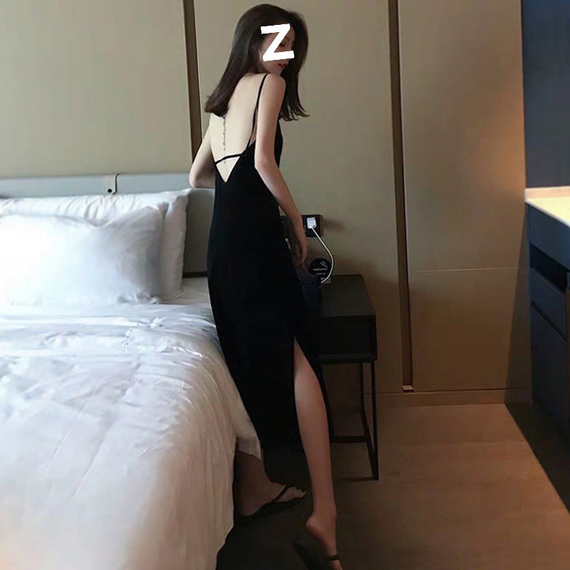 2024年新款小妈裙性感纯欲辣妹露背黑色吊带连衣裙子女装夏季