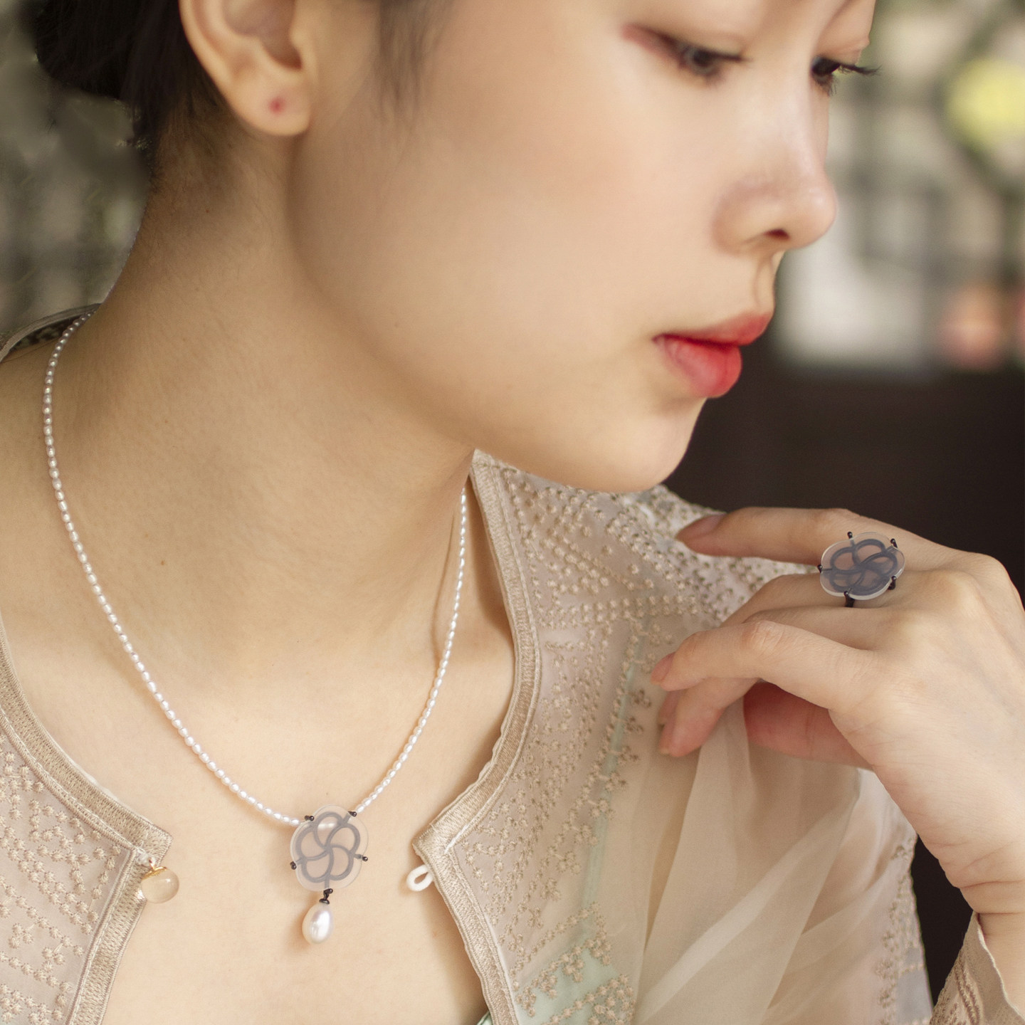 朗睦原创天然玛瑙白色花形花窗手工戒指珍珠项链套装女小众设计感