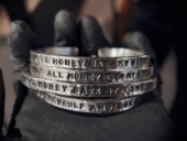 纯银古法手打锤纹银镯 2026钱来拜访 招财心咒 定制文字银镯