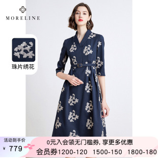 沐兰奢雅珠片绣花连衣裙2025年春新款 修身 V领高腰中袖 A摆裙中长款