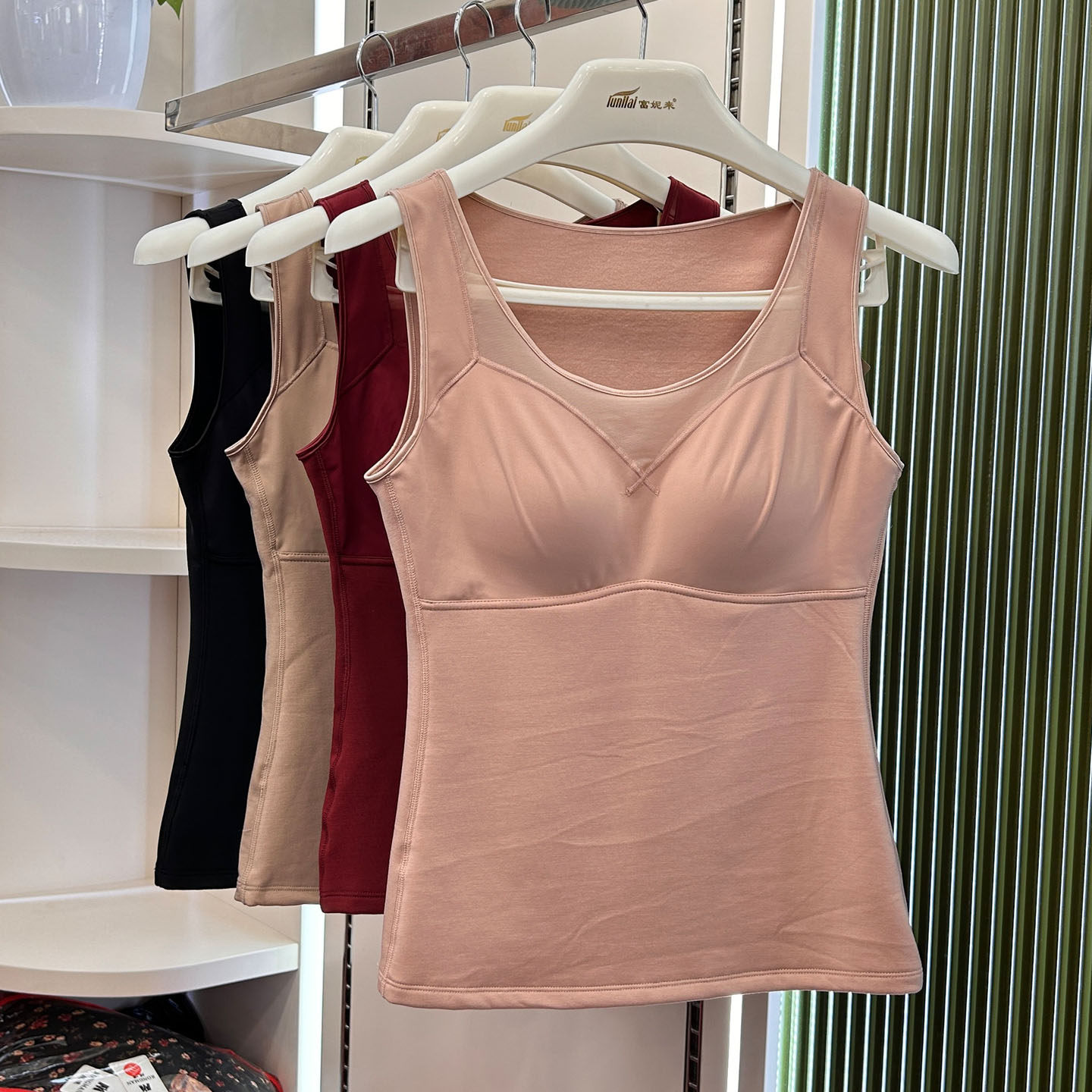 女士保暖背心带胸垫秋冬季莫代尔舒适加厚纯色圆领大码打底衣内搭,女士内衣/男士内衣/家居服,保暖背心,淘宝优惠券,粉丝福利购,淘宝优惠卷