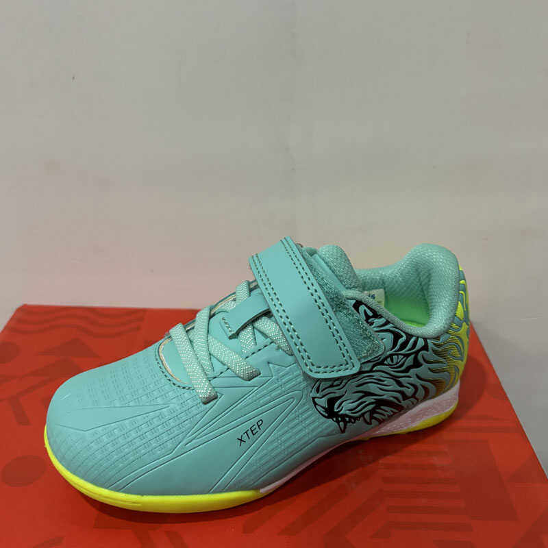 专业春秋皮面休闲小童足球鞋特步