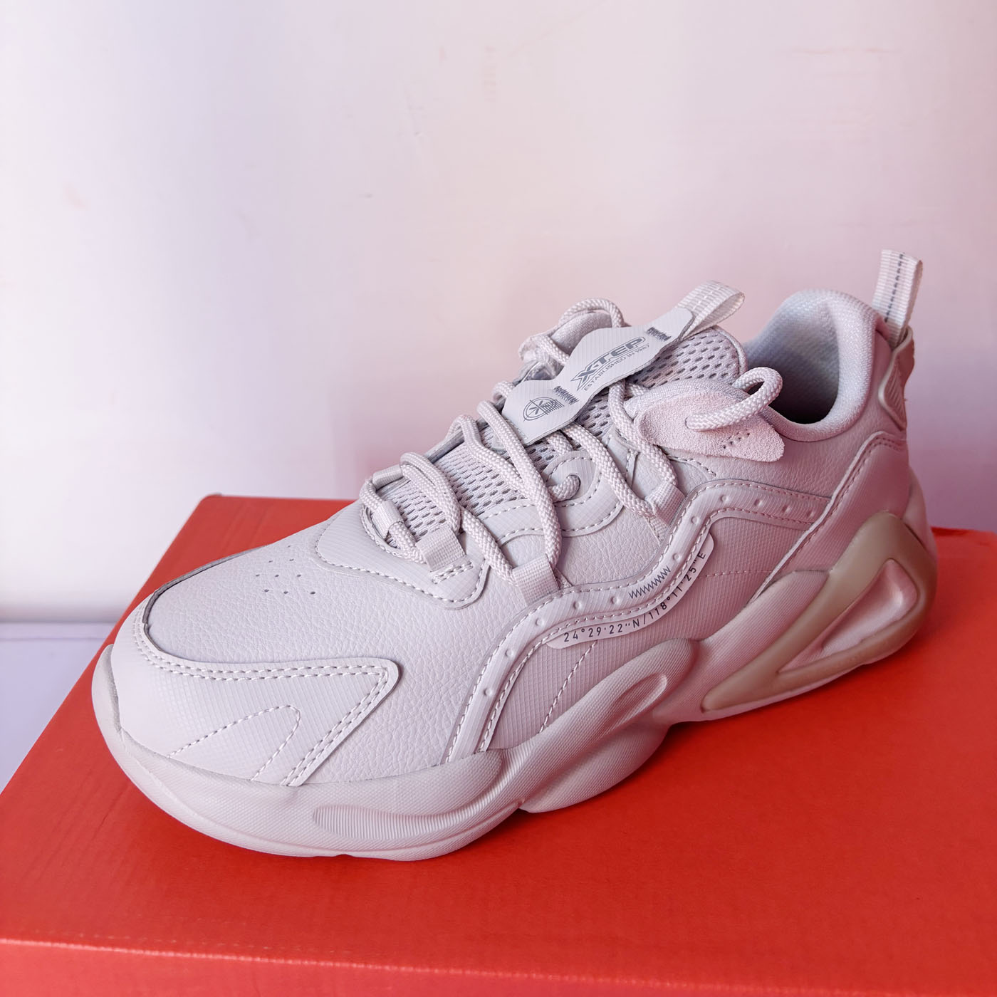 特步正品春秋休闲皮面男运动鞋