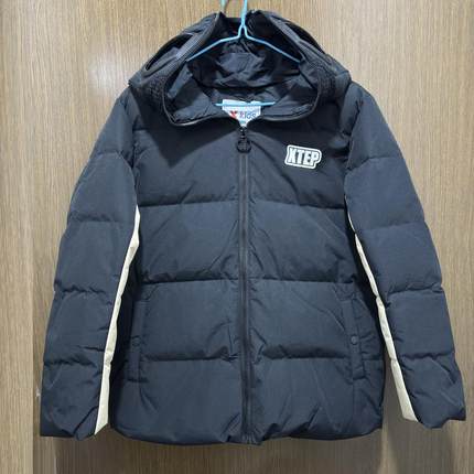 特步儿童正品冬休闲防风连帽保暖眼睛款潮男童羽绒服678425194282