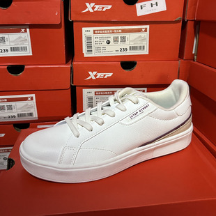 979318310019 青年潮流女运动板鞋 特步正品 春秋休闲皮面防水小白鞋