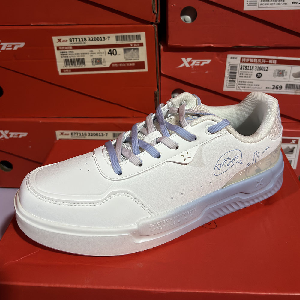 特步正品夏季休闲皮面防水小白鞋