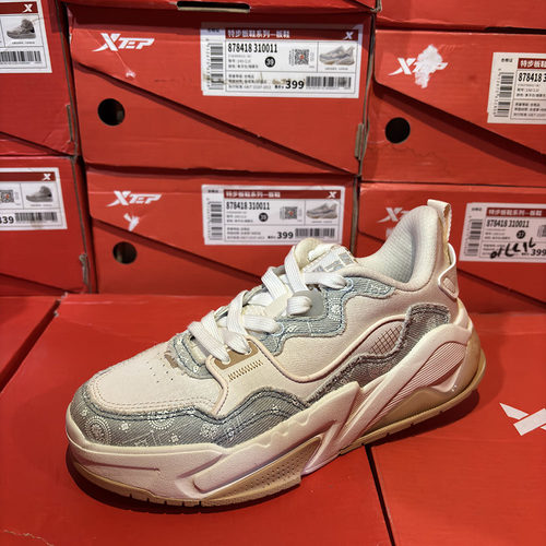 特步正品秋冬复古休闲女运动板鞋